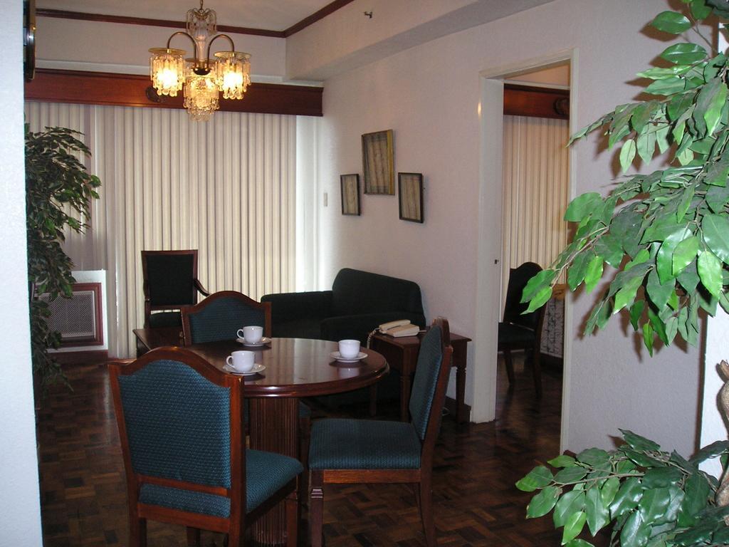 Citadel Inn Makati Makati City Habitación foto
